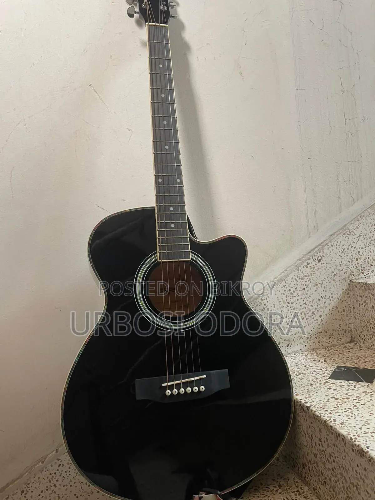  বিক্রির জন্য ভালো মানের গিটার