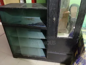 স্টিলের আলমারি