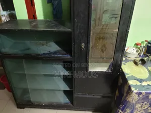 স্টিলের আলমারি