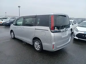 টয়োটা নোয়া ২০২১ সিলভার