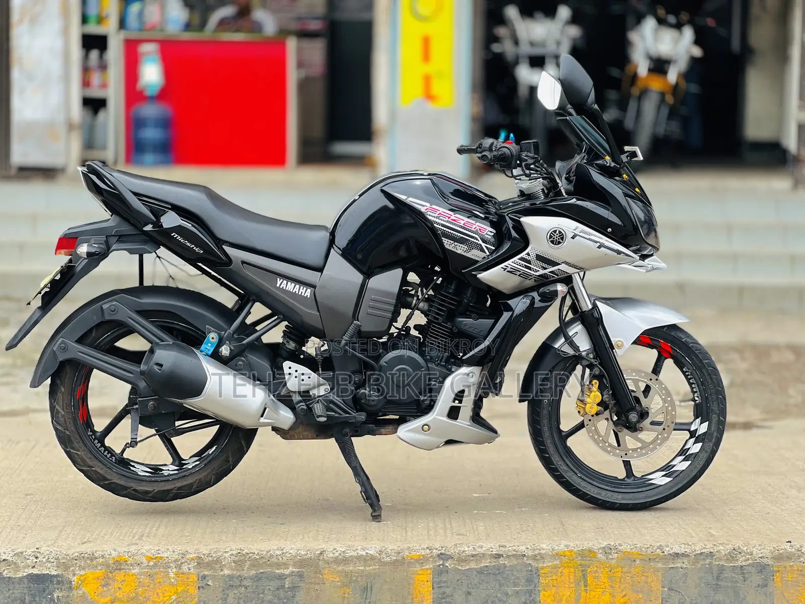 যমাহা ফেজার ভি১ ২০১৪ কালো