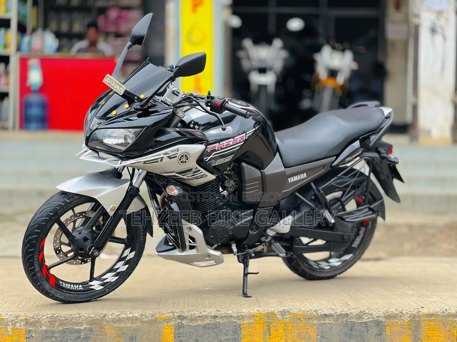 যমাহা ফেজার ভি১ ২০১৪ কালো