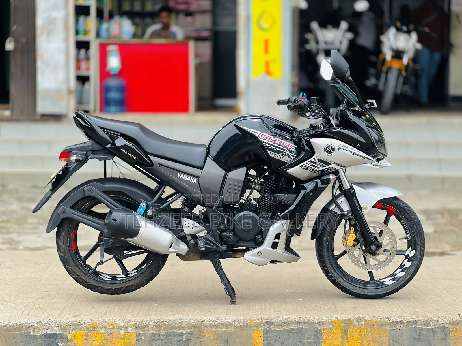 যমাহা ফেজার ভি১ ২০১৪ কালো