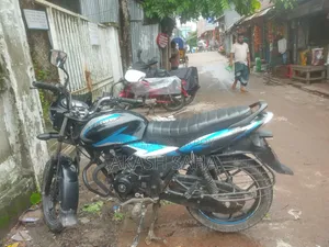 বাজাজ ডিসকভার ১২৫ ২০২৪ ব্লু