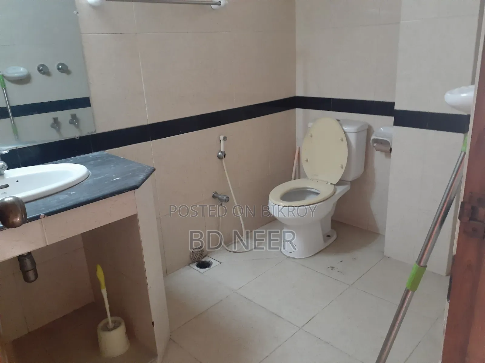 2500 SqFt Gulshan North Avenue Office Rent