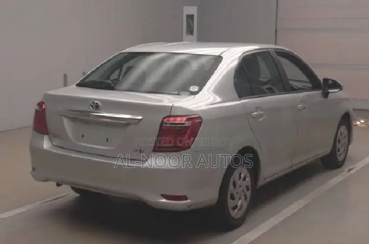 টয়োটা এক্সিও ২০২১ সিলভার