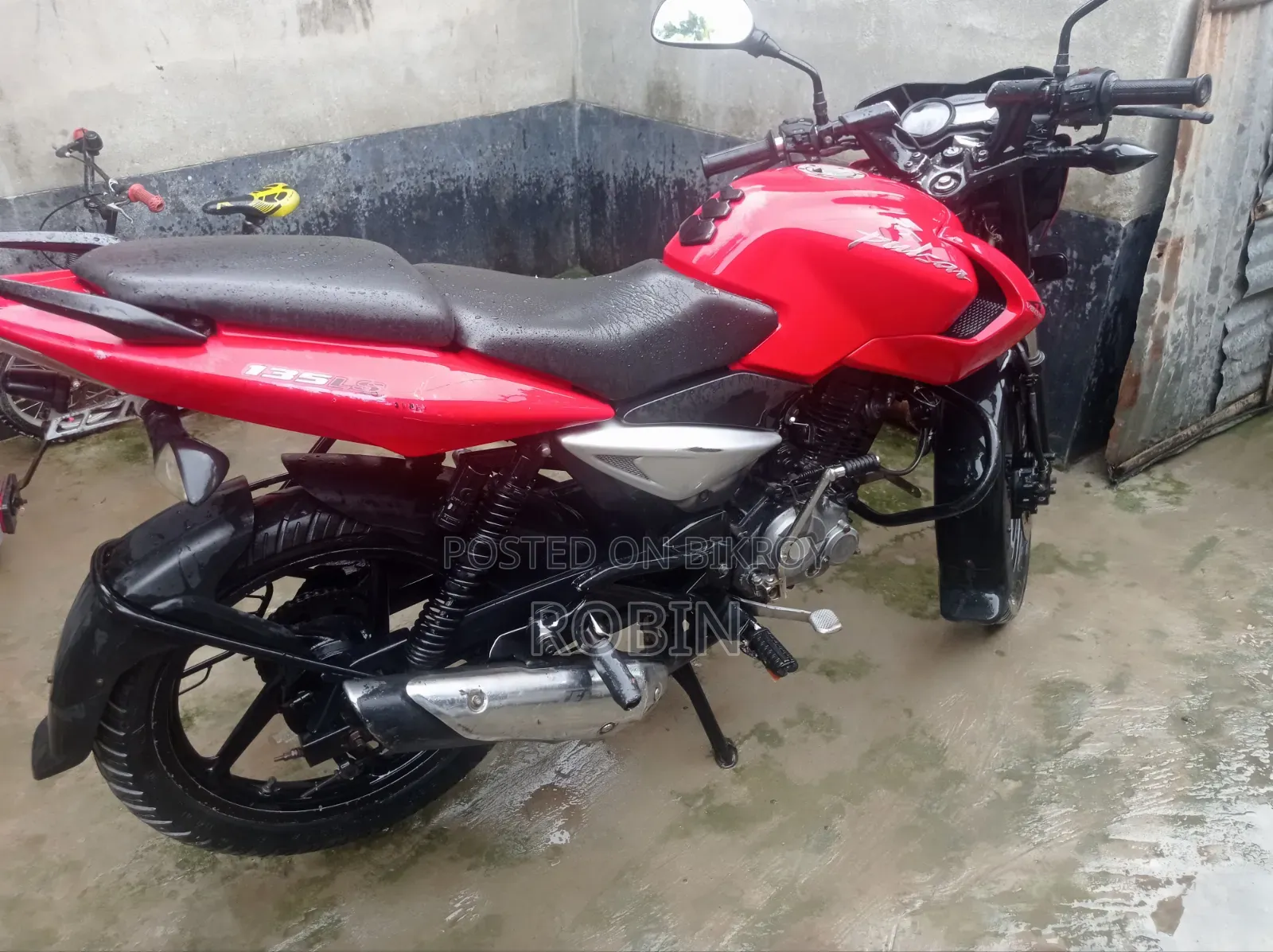 Bajaj Pulsar 135 LS 2011 Red