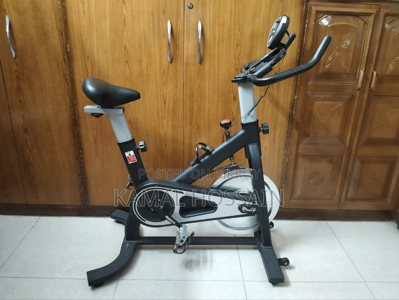 স্টেশনারি বাইক ওয়ার্কআউট