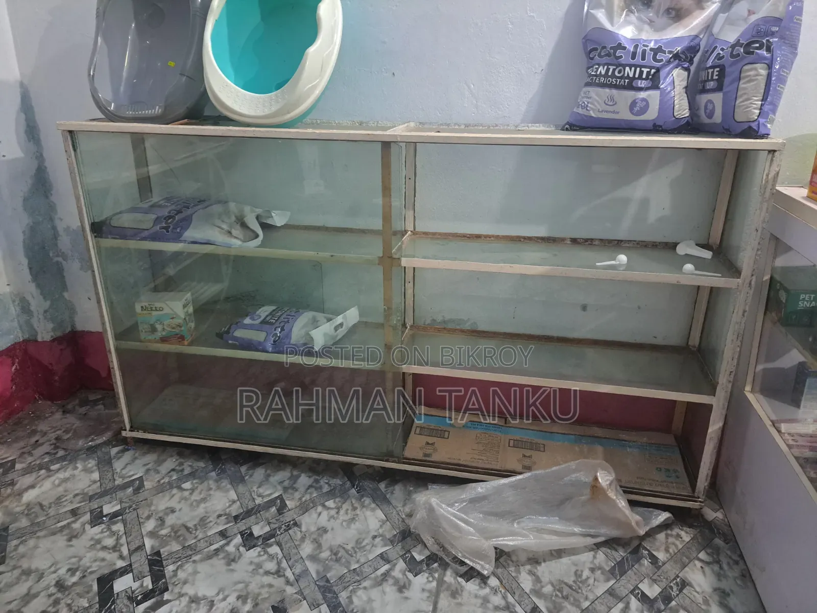 A Glass Showcase 7'/4' feet