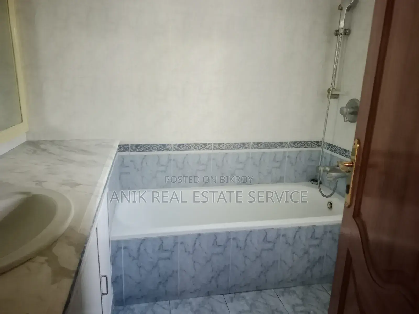 গুলশান ২ এর জন্য ৩০০০ বর্গফুট অফিস স্পেস ভাড়া