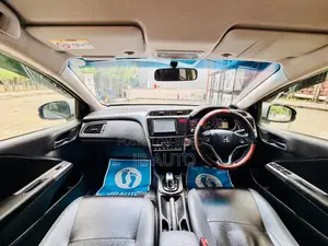 Honda Grace 2017 Silver