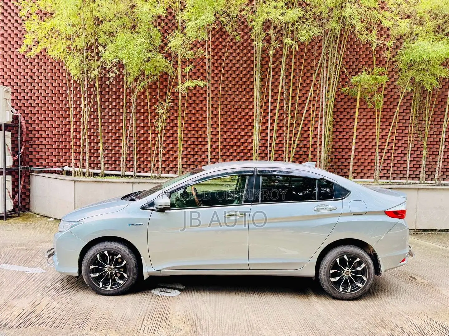 Honda Grace 2017 Silver