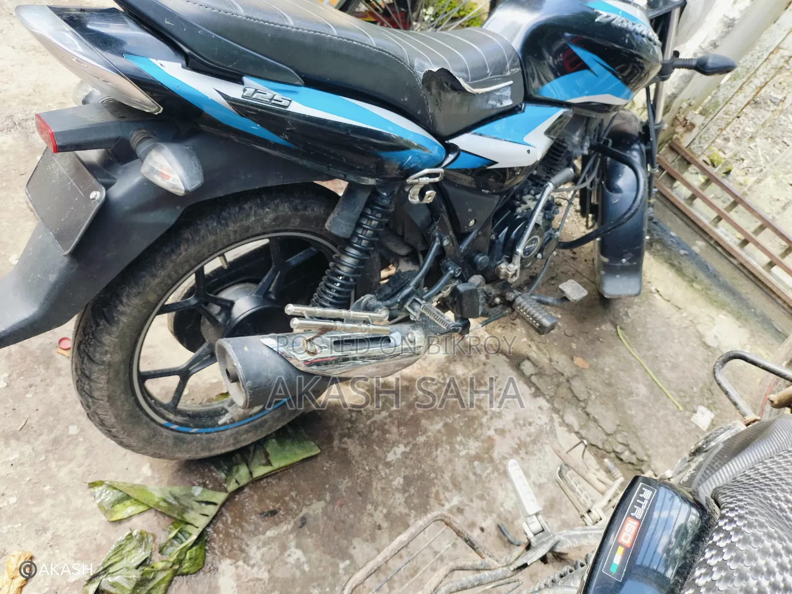 বাজাজ ডিসকভার ১২৫ ২০২৪ ব্লু