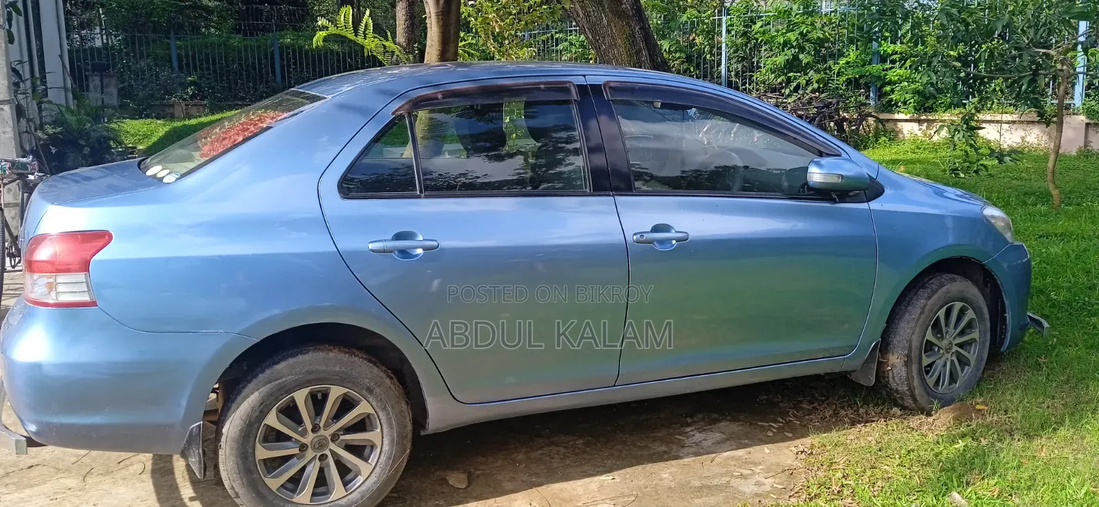 Toyota Belta 2011 Blue