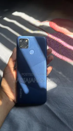 রিয়েলমি ৩২ জিবি নীল
