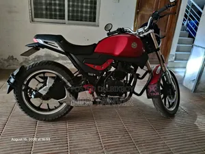মোটরসাইকেল ২০২১ লাল