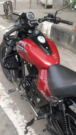 Bajaj Avenger 160 Street 2021 Red