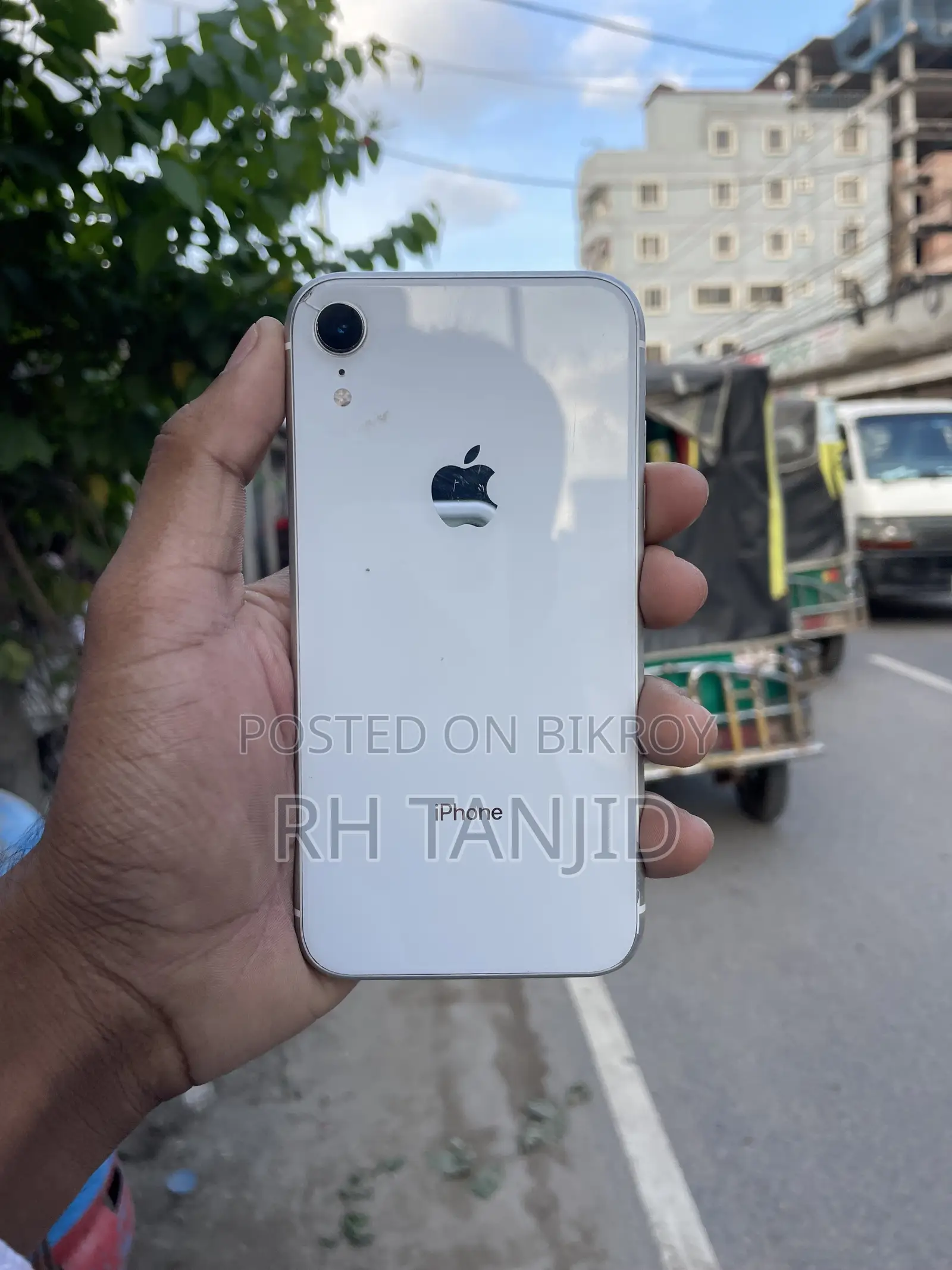 অ্যাপল আইফোন এক্সআর ৬৪ জিবি হোয়াইট