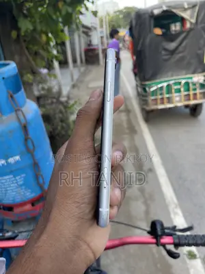 অ্যাপল আইফোন এক্সআর ৬৪ জিবি হোয়াইট