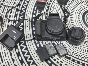 Canon 1300D (50mm Prime Lens)