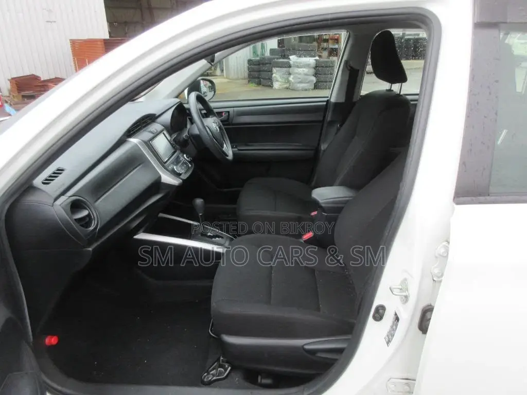 Toyota Corolla Fielder 1.5 Hybrid FWD 2021 White