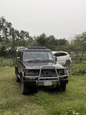 টয়োটা ল্যান্ড ক্রুজার প্রাডো ৩.০ ডি ১৯৮৯ কালো