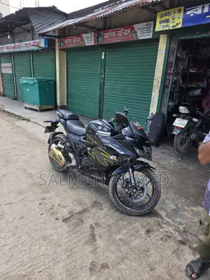 সুজুকি জিক্সার এসএফ ২০২১ কালো