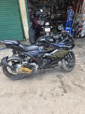 সুজুকি জিক্সার এসএফ ২০২১ কালো