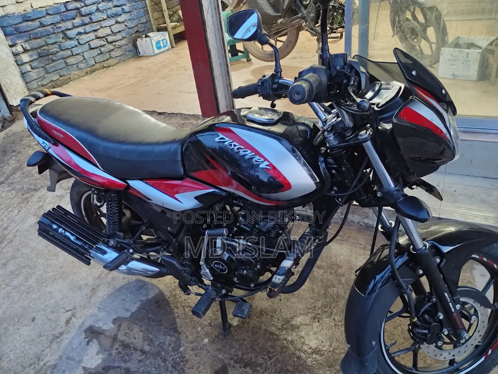 New Bajaj Discover 125 2025 Black