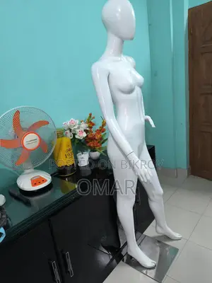 ম্যানিকুইন কুইন ডল