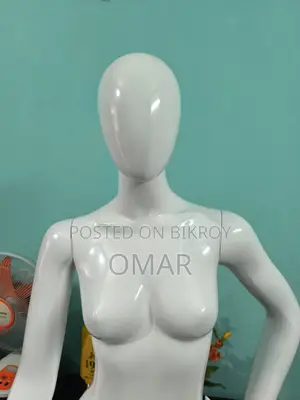 Mannequin Queen Doll