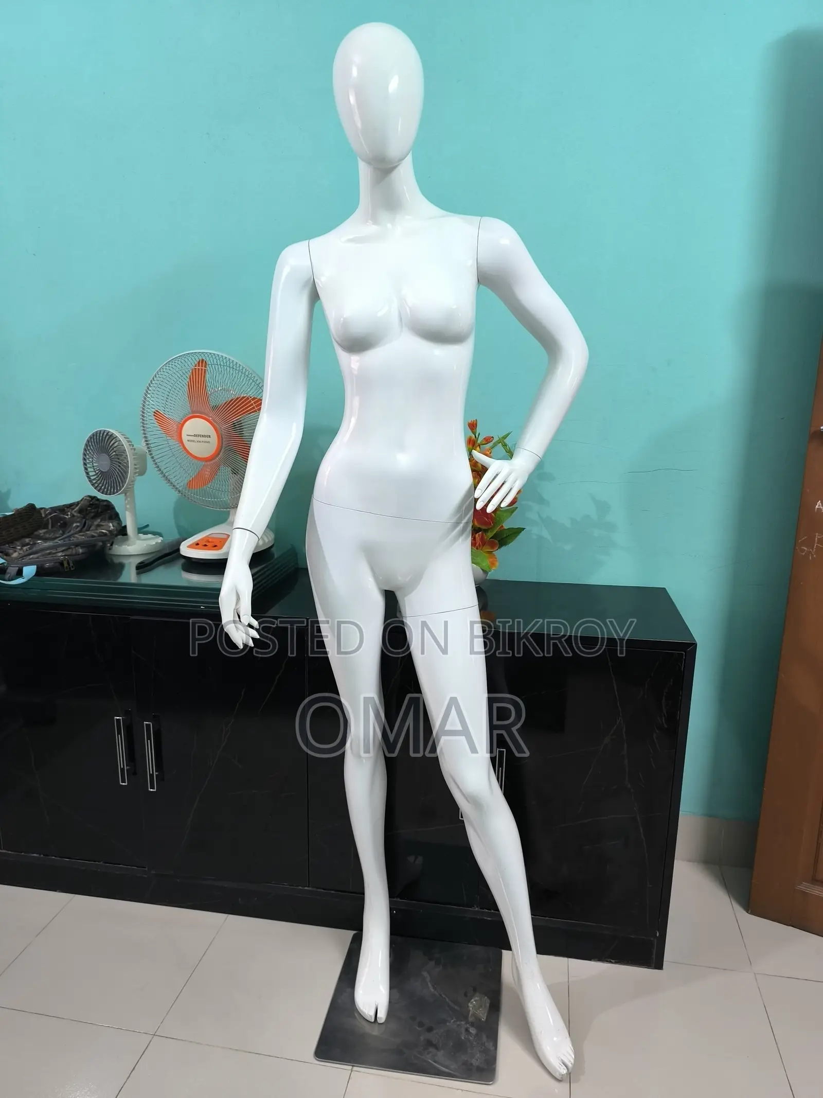 Mannequin Queen Doll