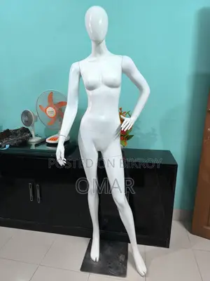 Mannequin Queen Doll