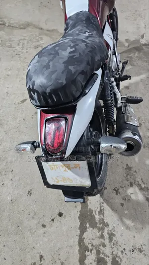 Bajaj V15 2017 Red