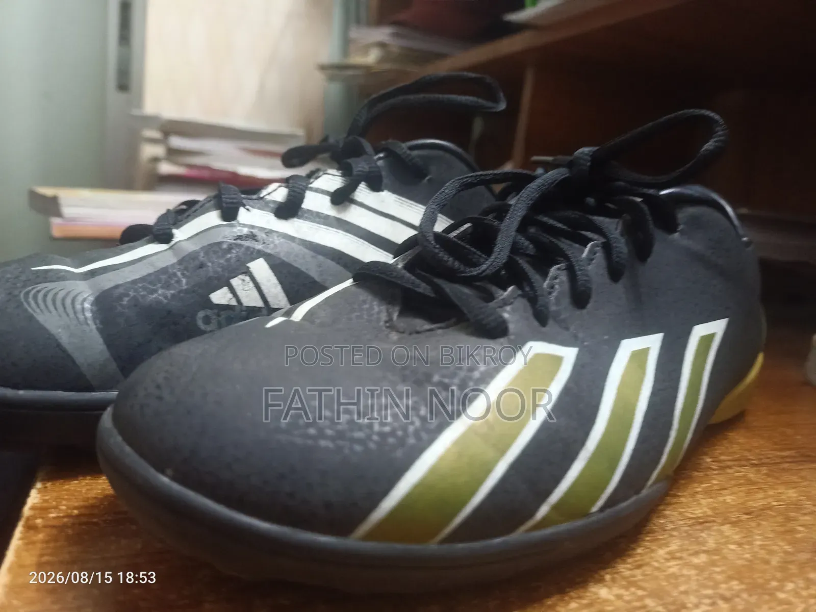 অ্যাডিডাস ফুটবল টার্ফ 👟