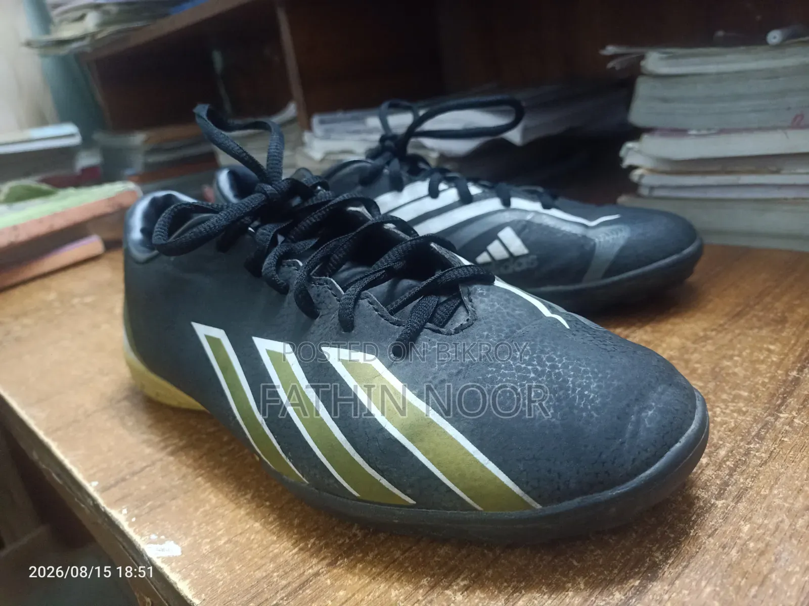 অ্যাডিডাস ফুটবল টার্ফ 👟