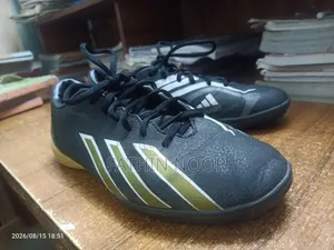 অ্যাডিডাস ফুটবল টার্ফ 👟