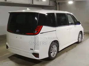 Toyota Noah 2022 Pearl