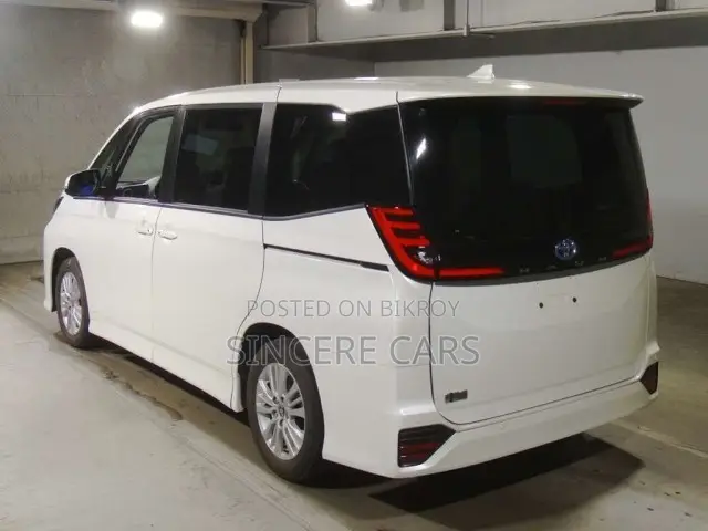 Toyota Noah 2022 Pearl
