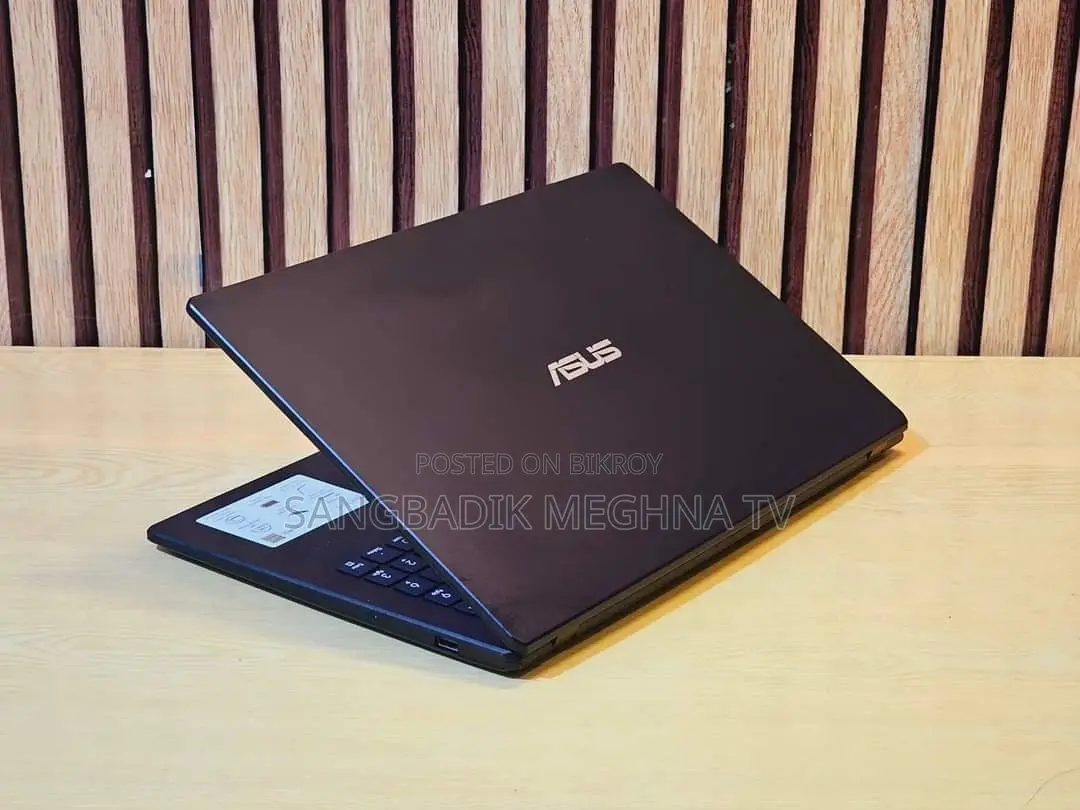 Laptop ASUS 3GB RAM Intel SSD 256GB