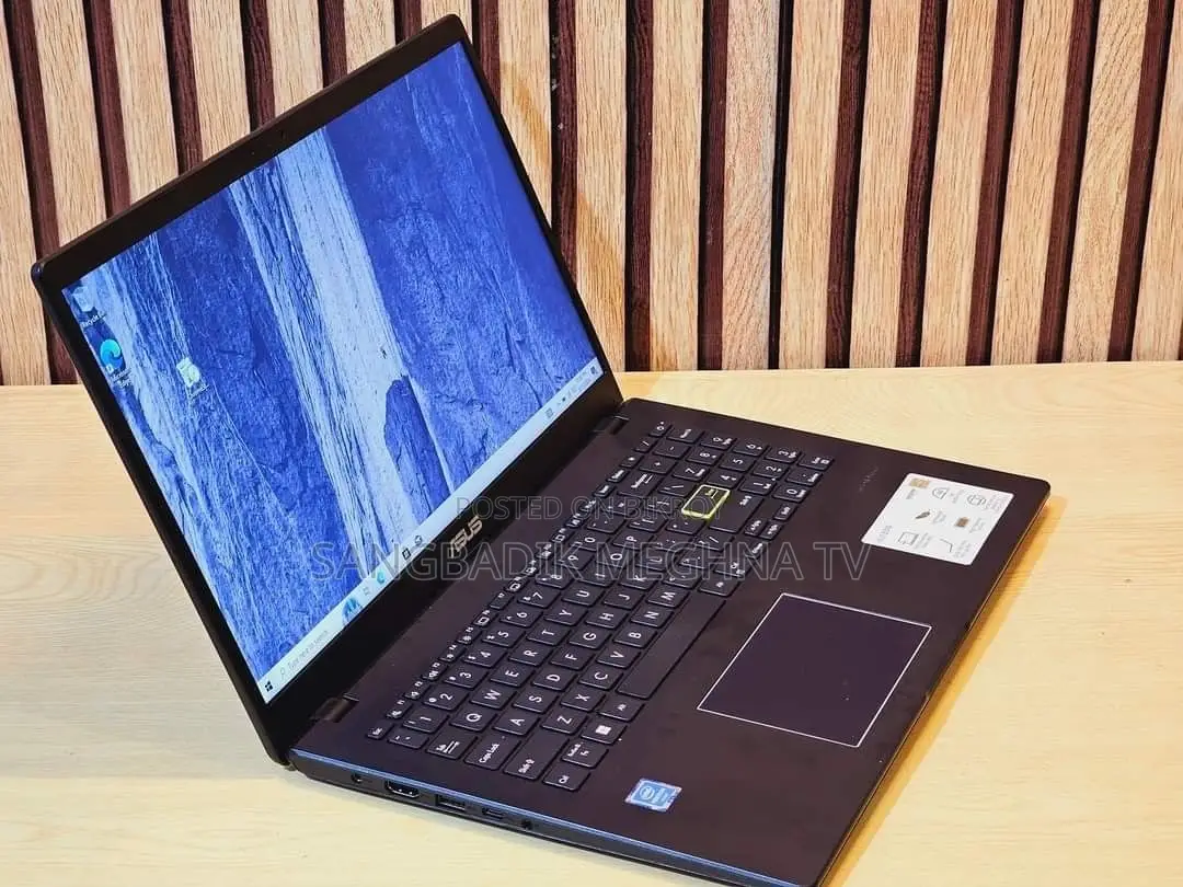 Laptop ASUS 3GB RAM Intel SSD 256GB