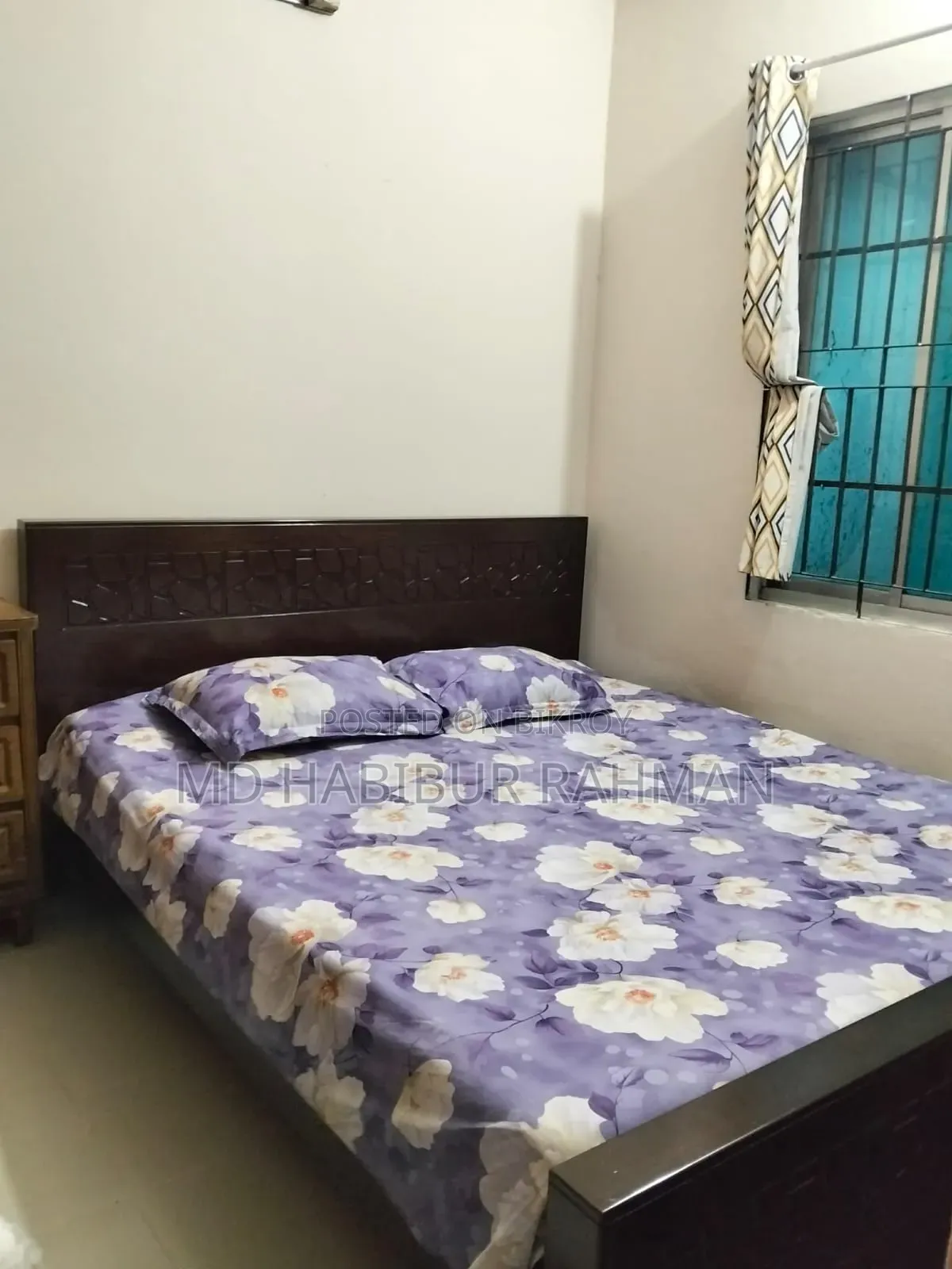 কানাডিয়ান কাঠের কিং সাইজ খাট ৭'/৬'। খাটের ভেতরে গর্জন কাঠের প্লাইউড বোর্ড।