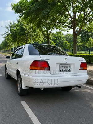 Toyota Corolla 2001 White