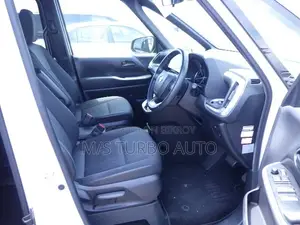 Toyota Voxy 2022 Pearl