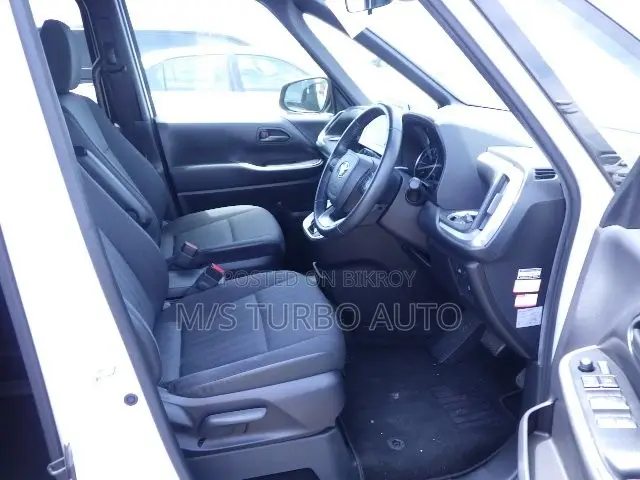 Toyota Voxy 2022 Pearl