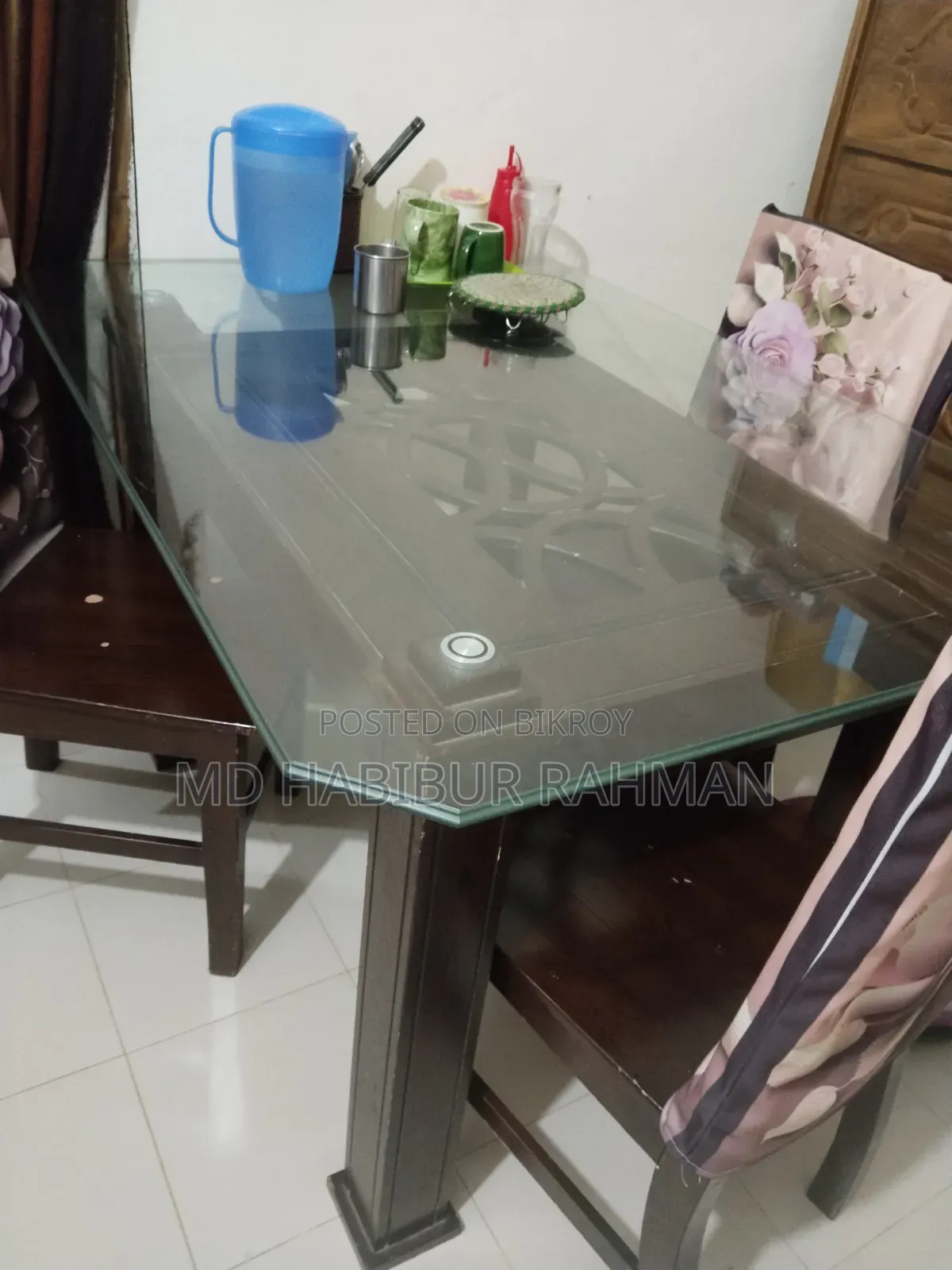 মালয়েশিয়ান কাঠের ডাইনিং টেবিল উইথ ৪ চেয়ার