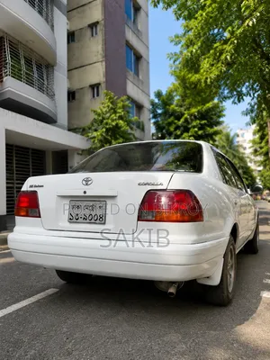 Toyota Corolla 2001 White