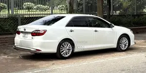 টয়োটা ক্যামری হাইব্রিড এসই ২০২৩ পার্ল