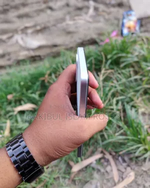 ওয়ানপ্লাস নর্ড সিই ফাইভ জি ২৫৬ জিবি হোয়াইট