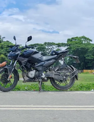 হিরো এক্সট্রিম ১২৫আর ২০২৫ কালো